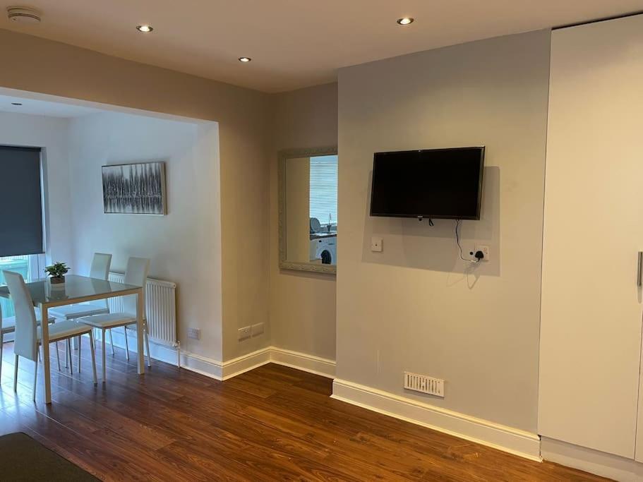 Entire Ground Floor Apartment In Watford Watford  Dış mekan fotoğraf