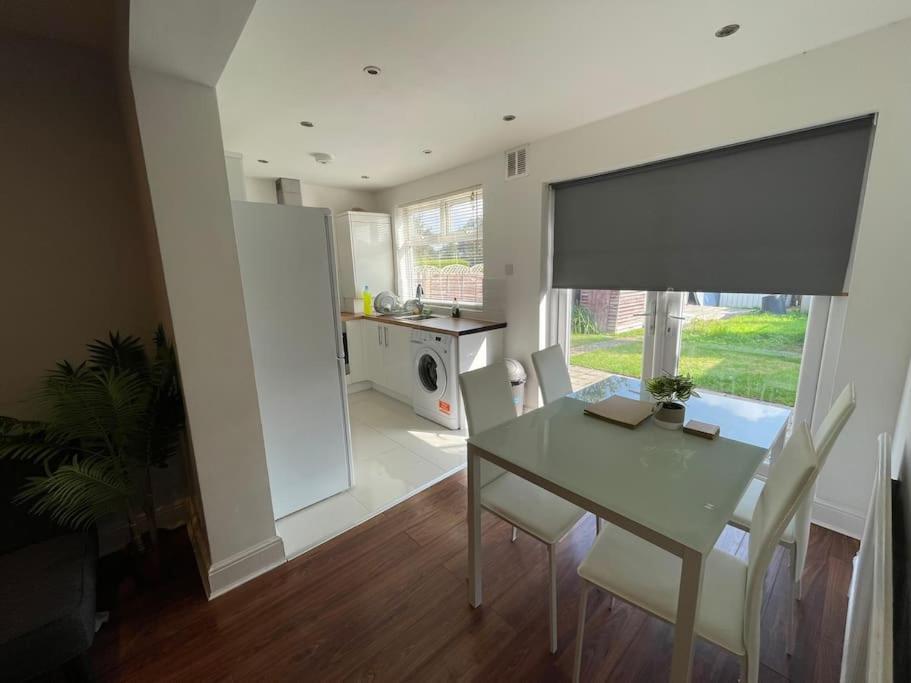 Entire Ground Floor Apartment In Watford Watford  Dış mekan fotoğraf