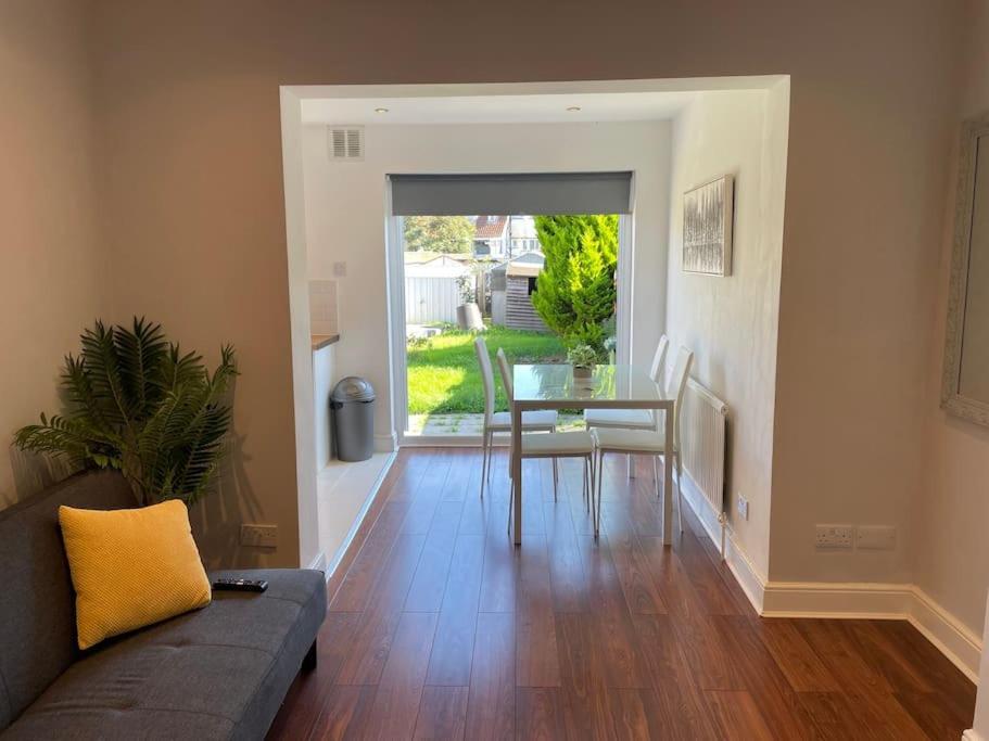 Entire Ground Floor Apartment In Watford Watford  Dış mekan fotoğraf
