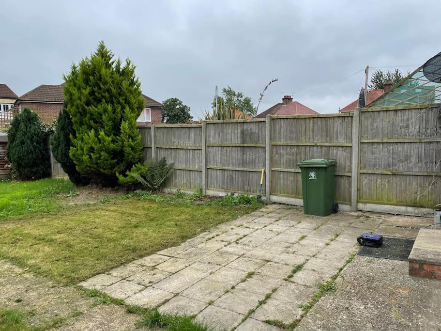 Entire Ground Floor Apartment In Watford Watford  Dış mekan fotoğraf